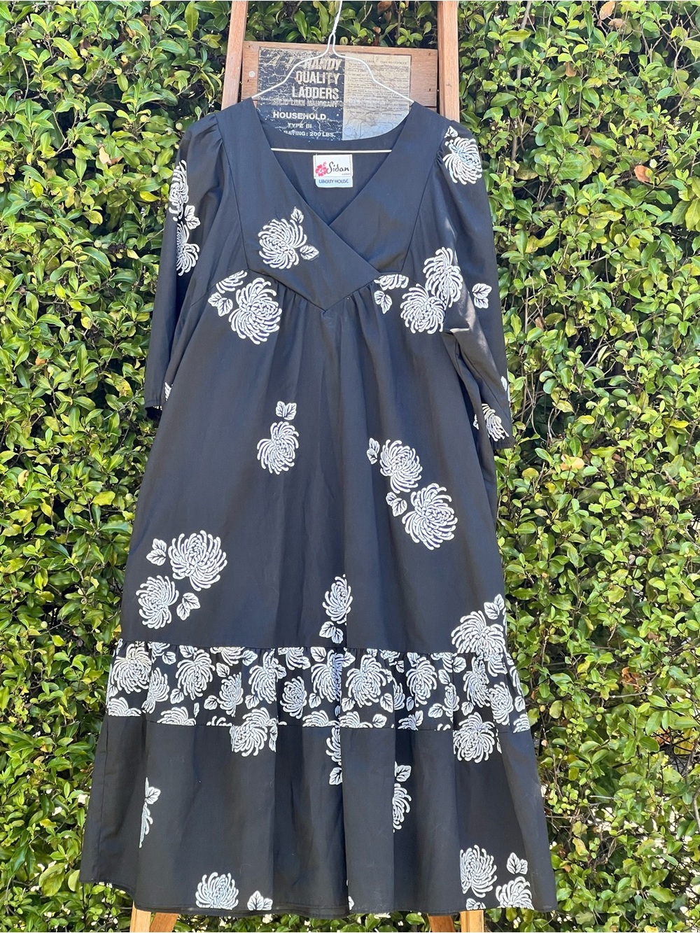 VTG Sidan Hawaii for Liberty House Hawaiian babydoll Blk & White Floral Dress
